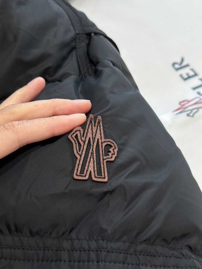 Moncler Wmns Down jacket 020