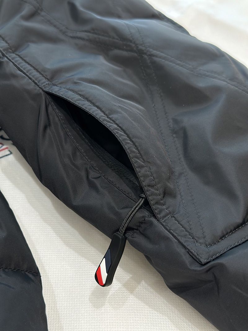 Moncler Wmns Down jacket 020