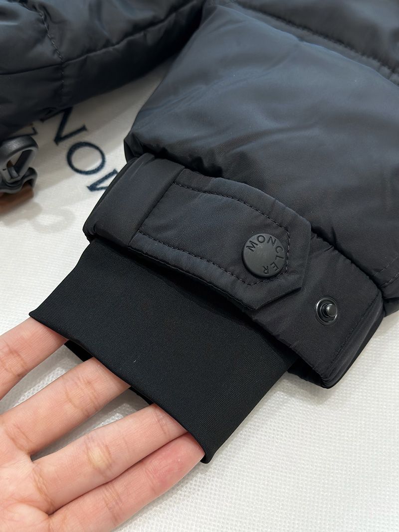Moncler Wmns Down jacket 020