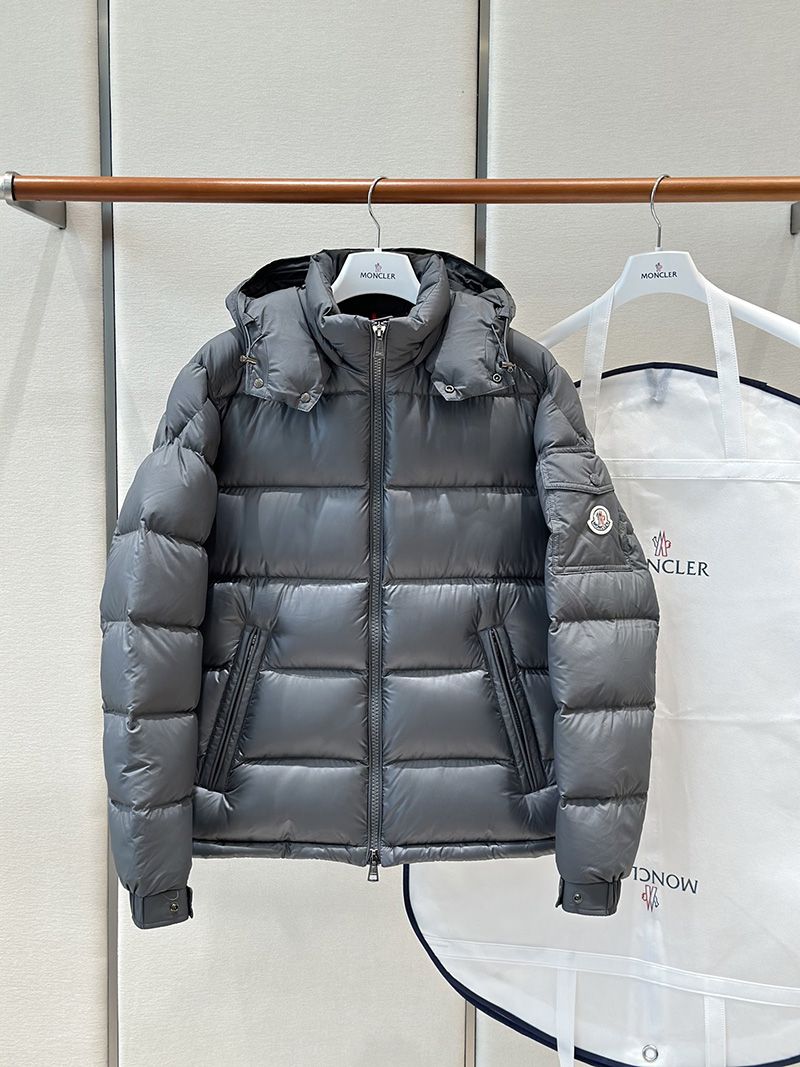 Moncler Down jacket 023
