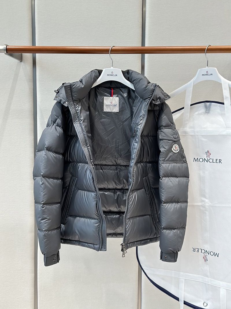 Moncler Down jacket 023