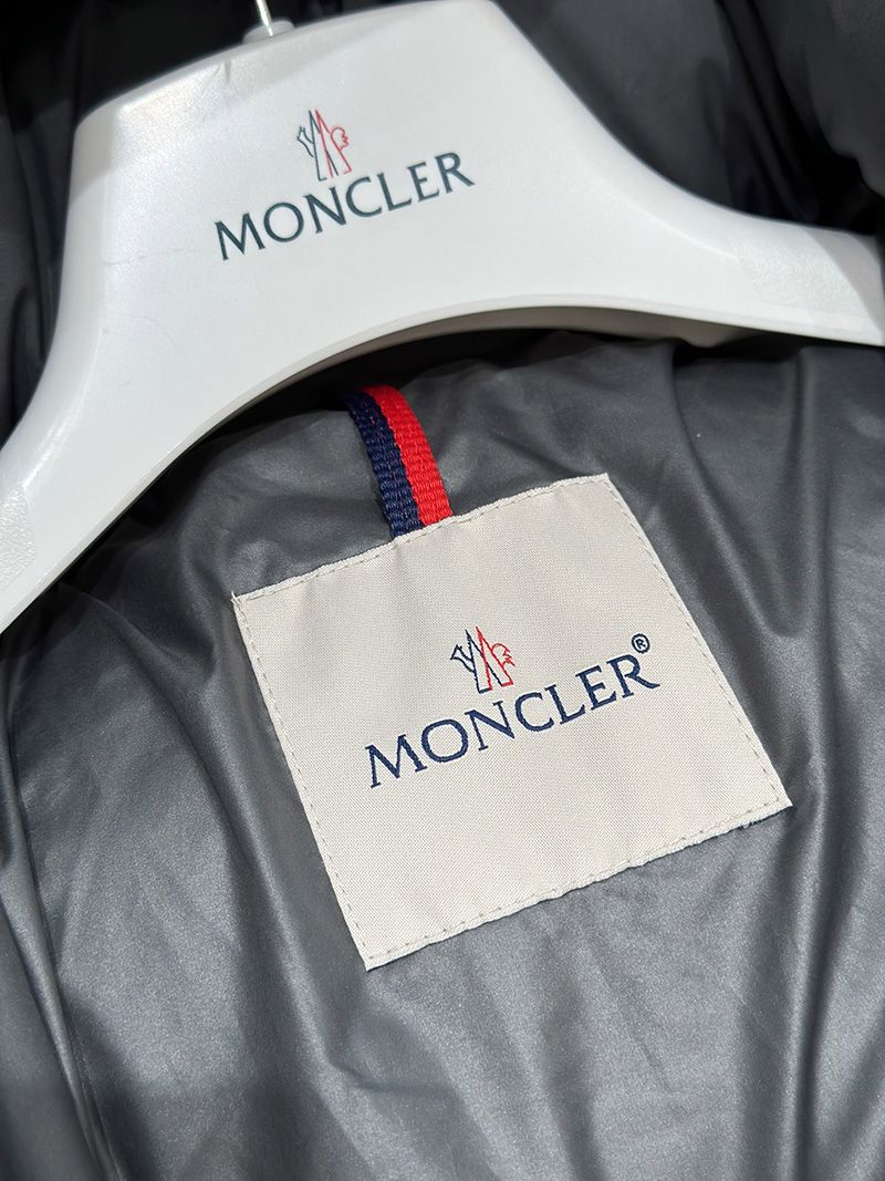 Moncler Down jacket 023