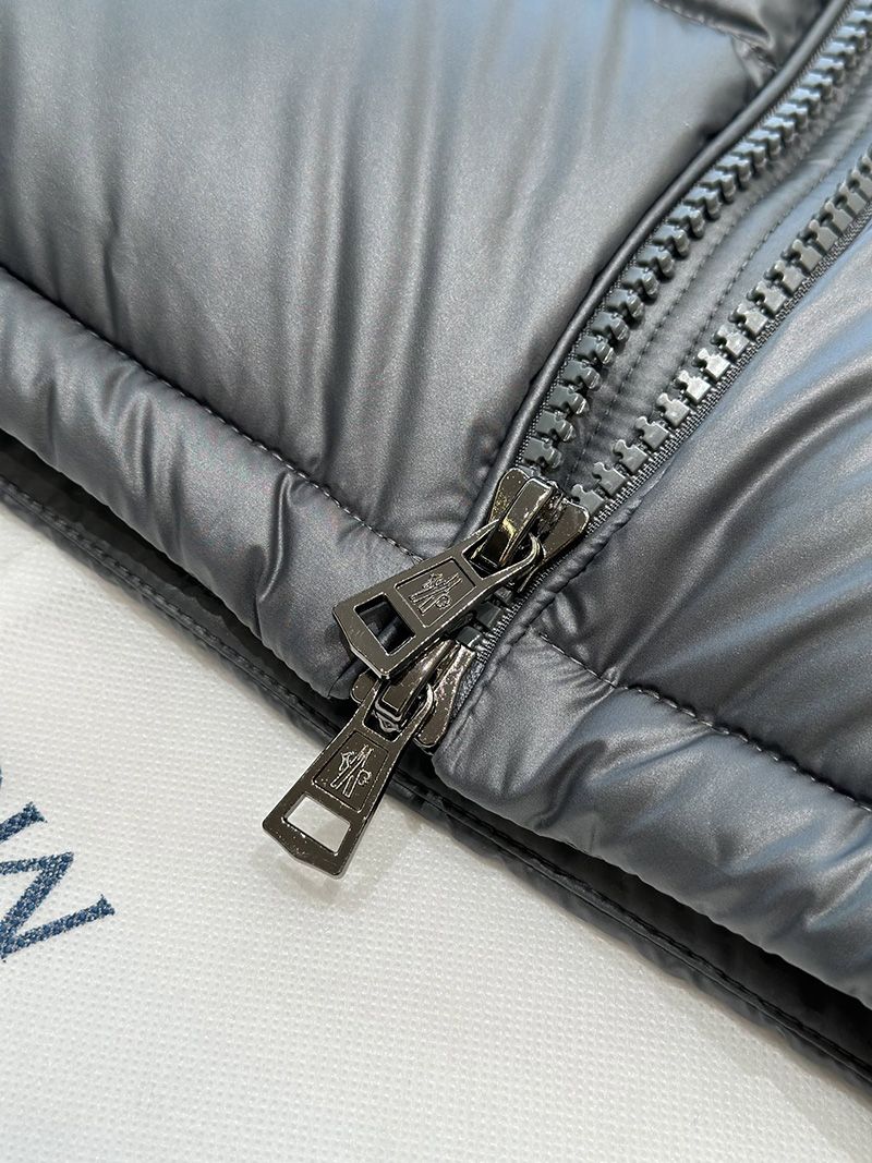 Moncler Down jacket 023