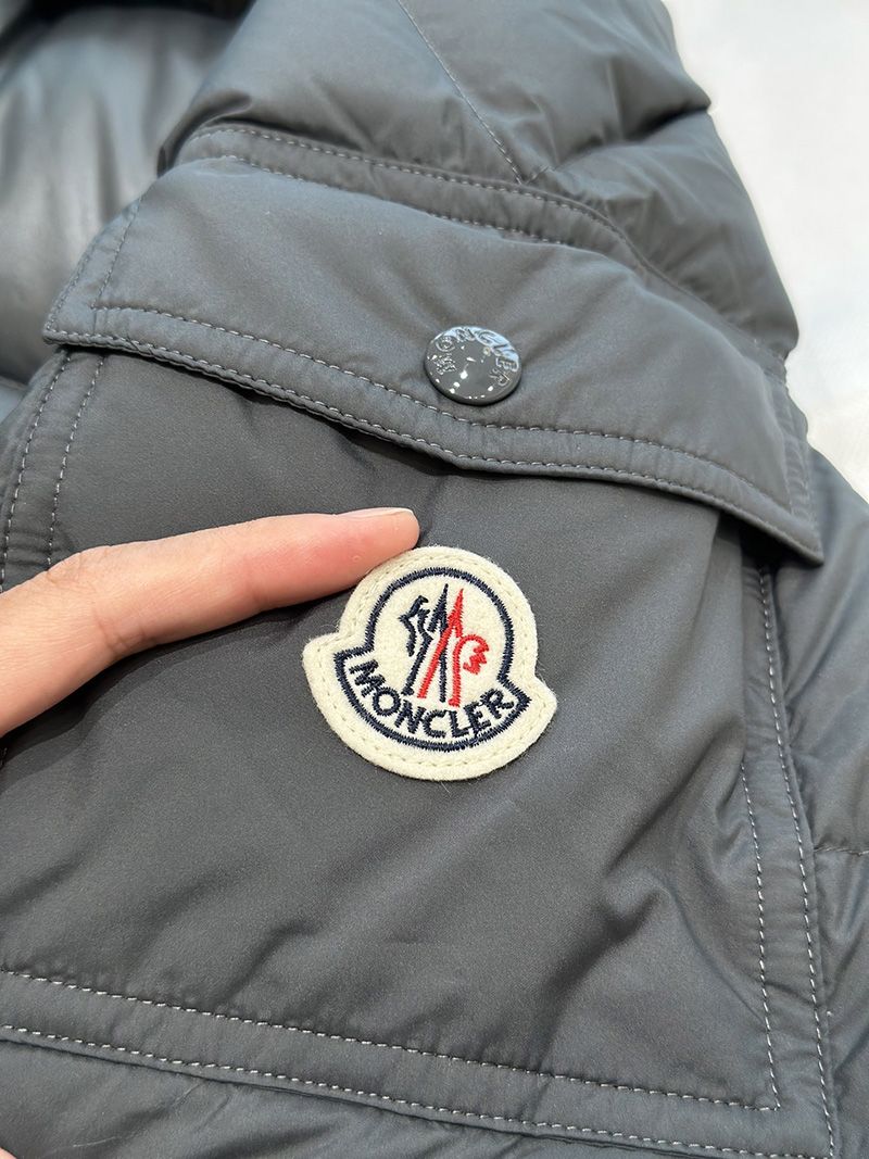 Moncler Down jacket 023