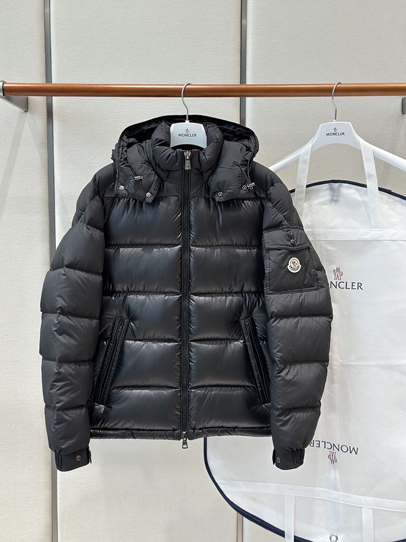 Moncler Down jacket 022