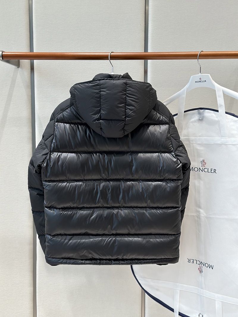 Moncler Down jacket 022