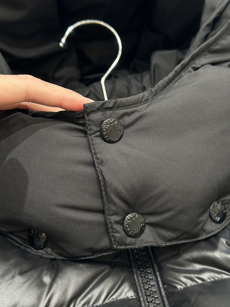 Moncler Down jacket 022