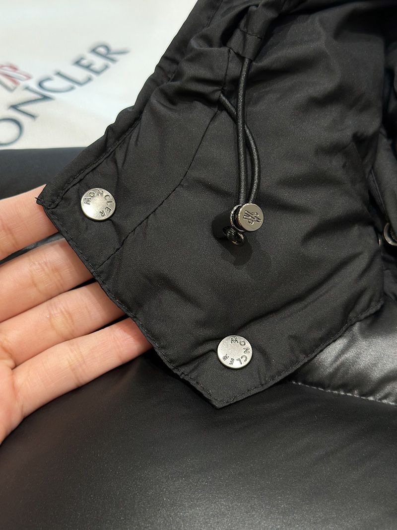 Moncler Down jacket 022