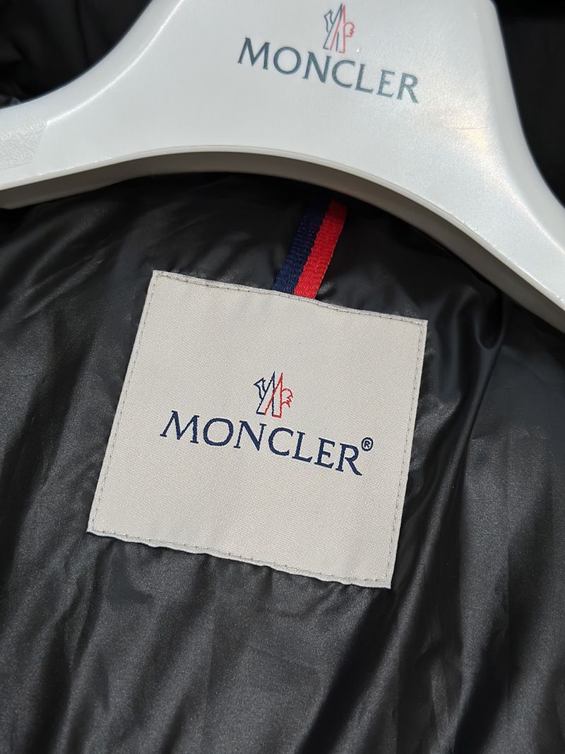 Moncler Down jacket 022