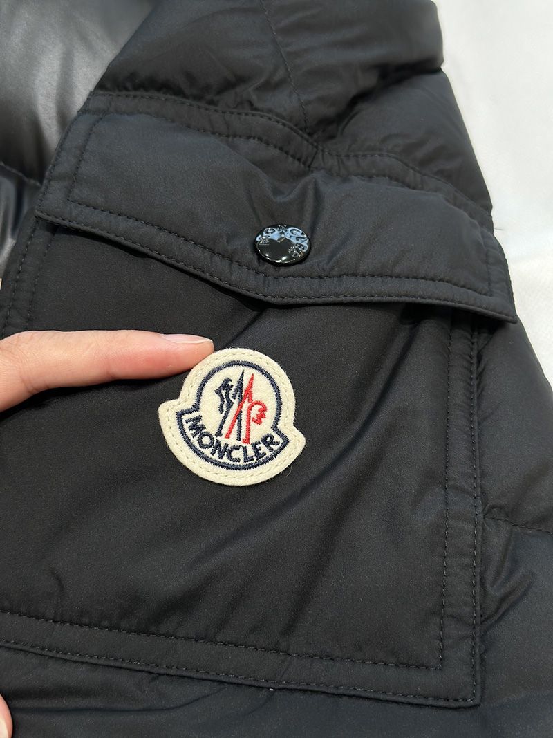 Moncler Down jacket 022