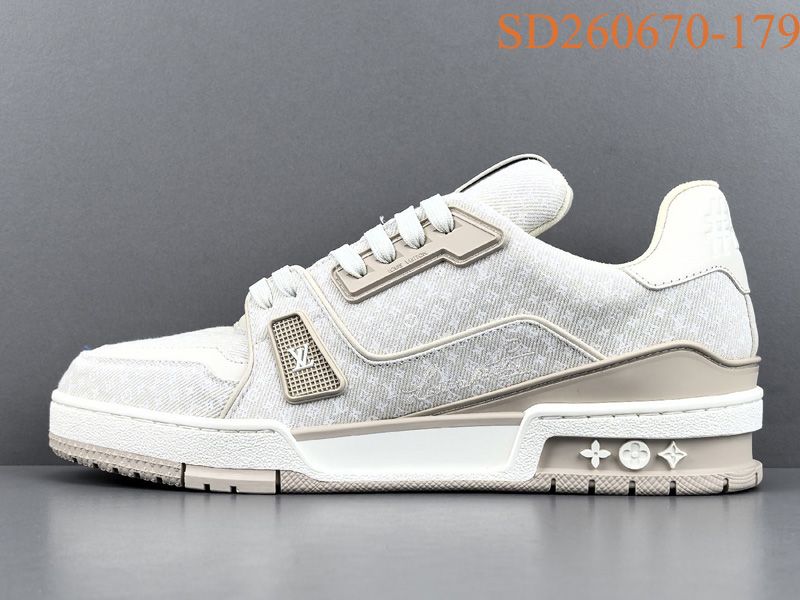 LV Trainer Sneaker 142